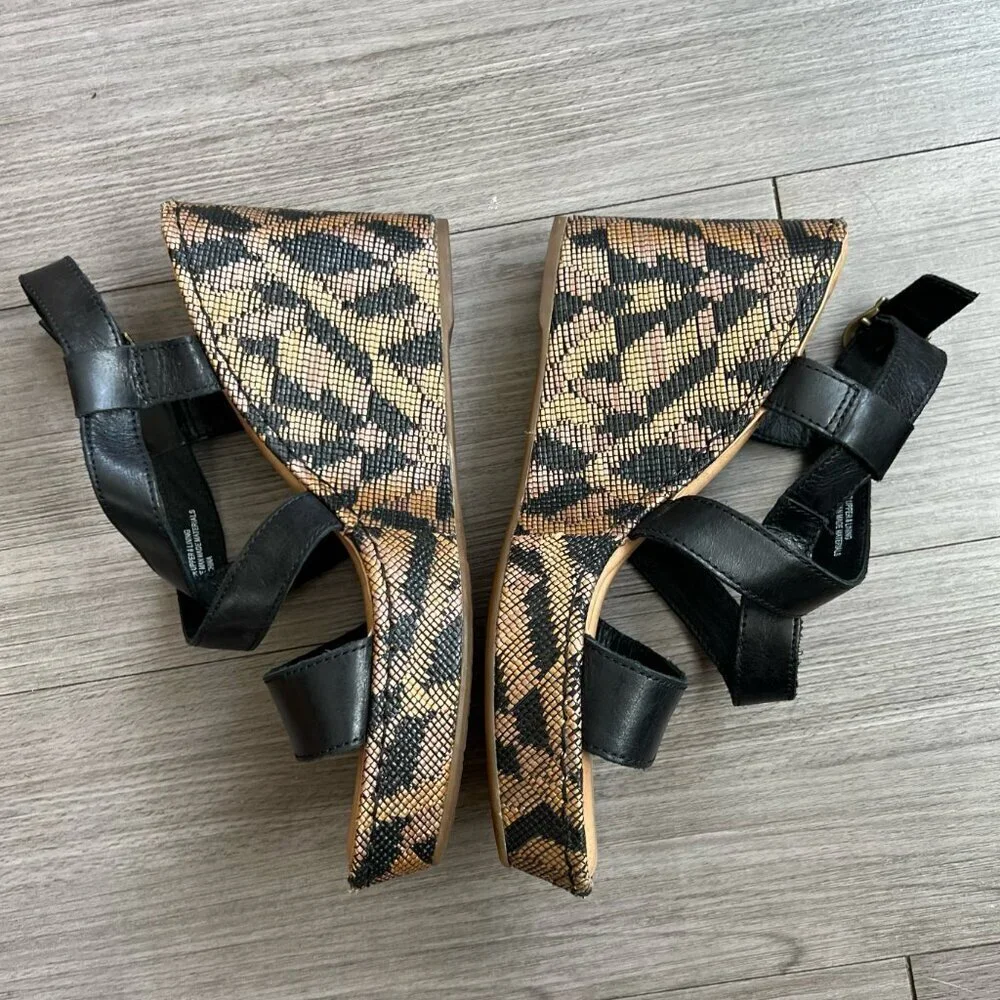 Born Sudo Wedge Sandals Black & Tan Leather Strappy Platform Boho Size W8